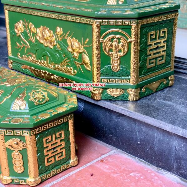Quach-tieu-sanh-bat-giac-hoa-sen-xanh-bo-doi-dat-vang-2