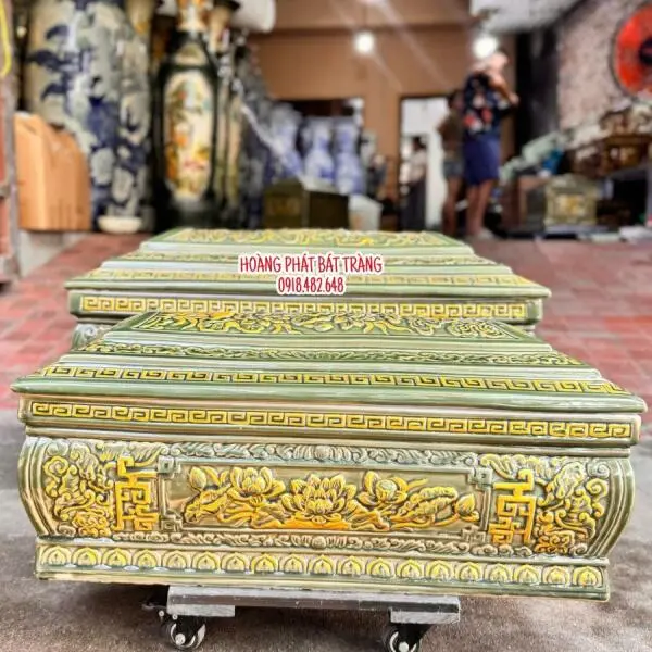 Quach-tieu-su-thach-anh-nhu-vang-co-Đai