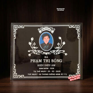 Bia mộ sứ cho cụ bà, nền đen, chữ trắng, có ảnh