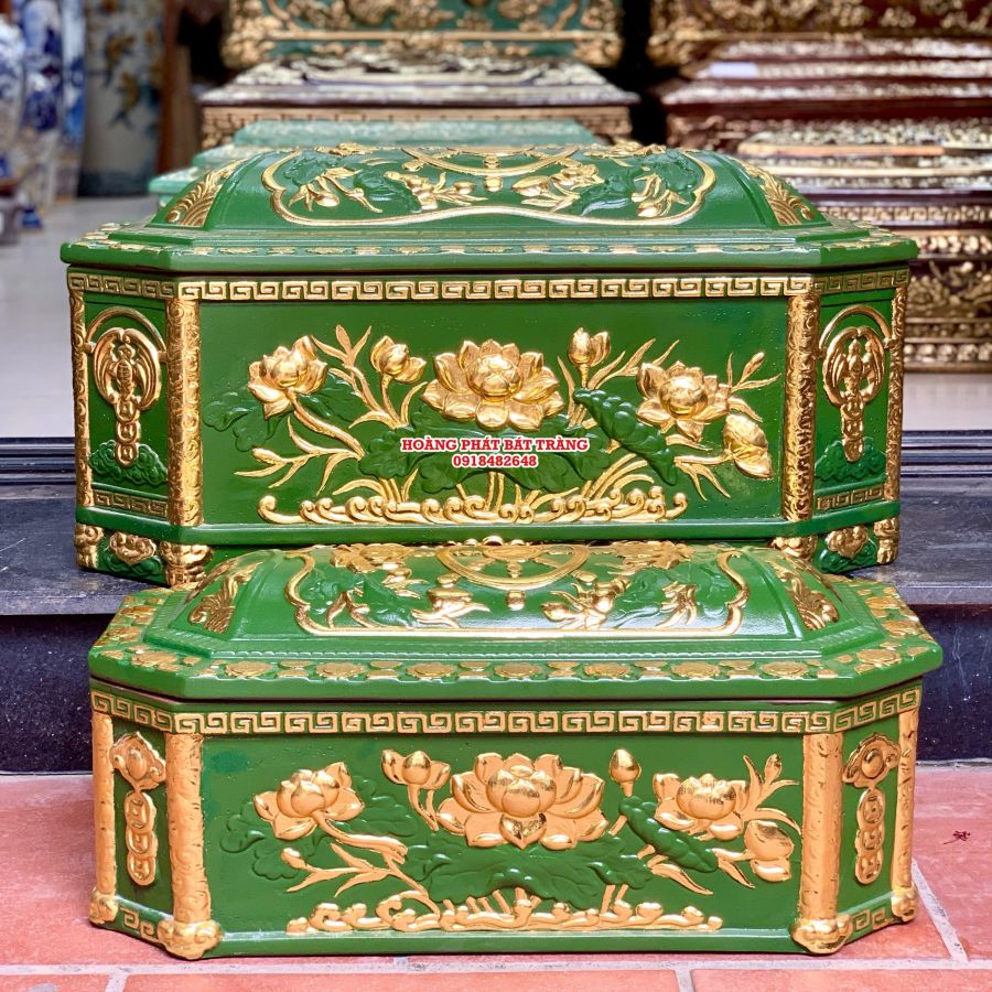 Quach-tieu-sanh-bat-giac-hoa-sen-xanh-bo-doi-dat-vang