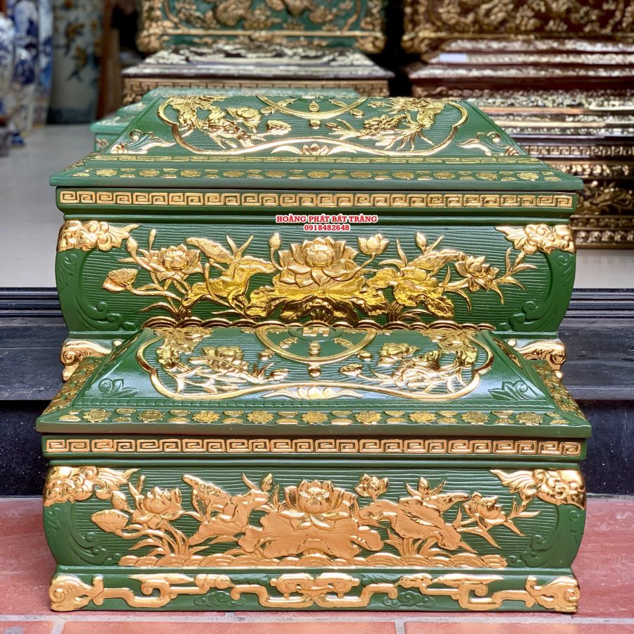 Quach-tieu-sanh-phình-hoa-sen-xanh-bo-doi-dat-vang