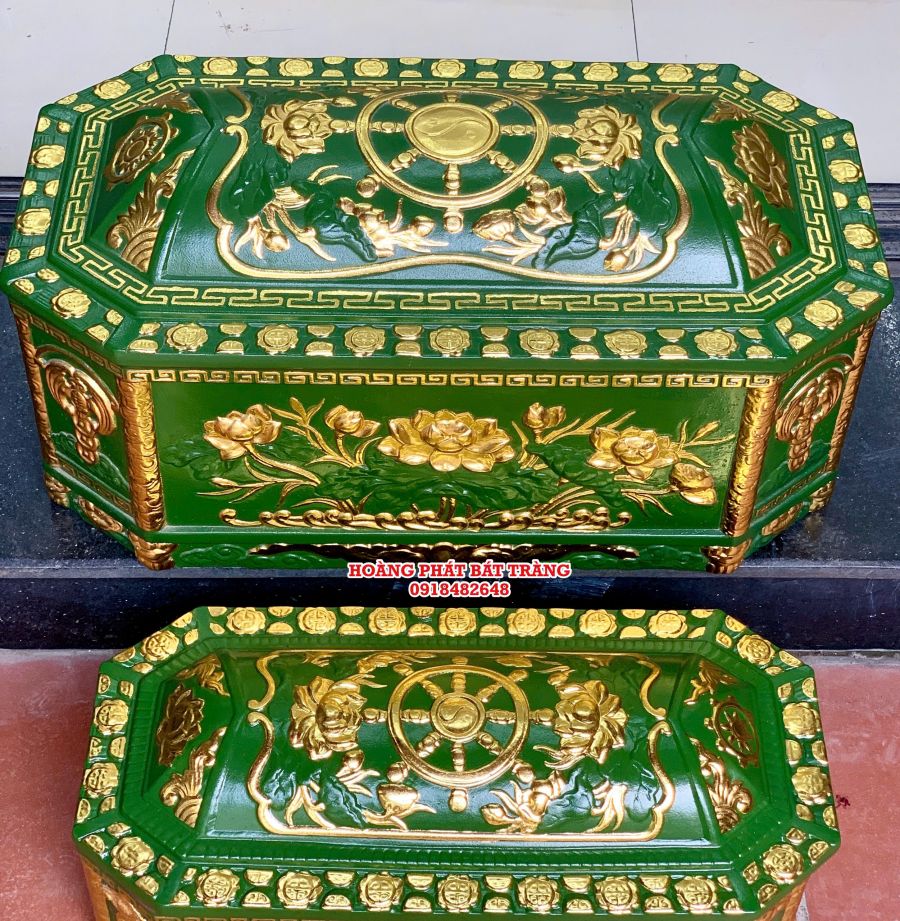 Quach-tieu-sanh-bat-giac-hoa-sen-xanh-bo-doi-dat-vang-3