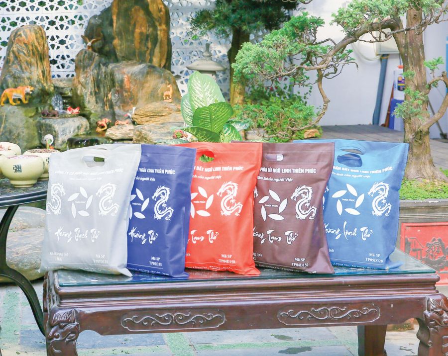 Đất ngũ sắc hay đất ngũ linh Bát Tràng